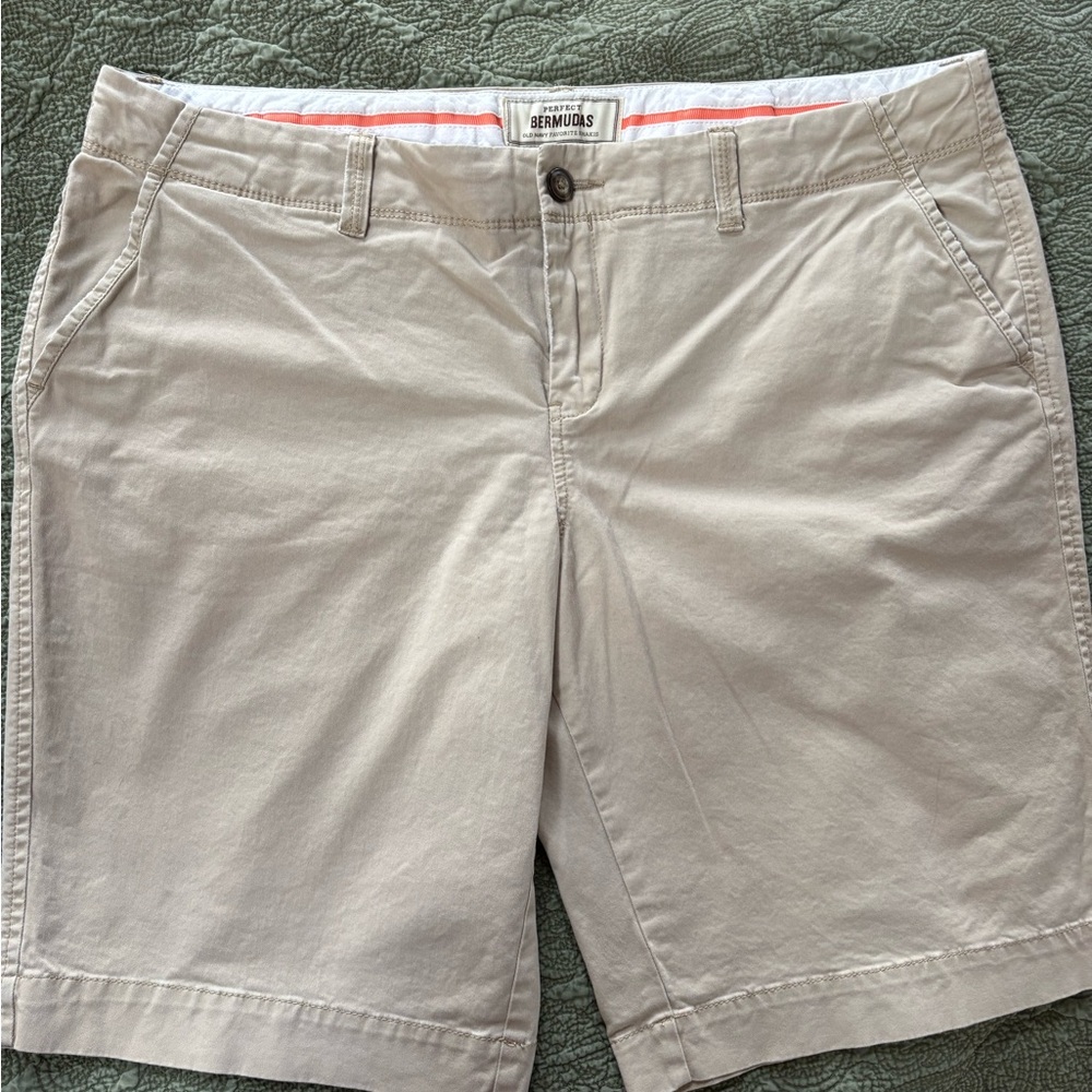 Old Navy Beige Perfect Bermudas - Khaki Shorts